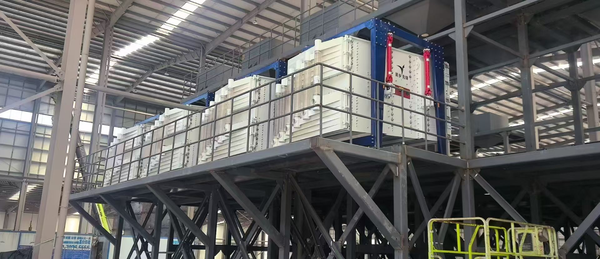 Vibrating screening equipment used to classify SGA alluvial river garnet by particle size