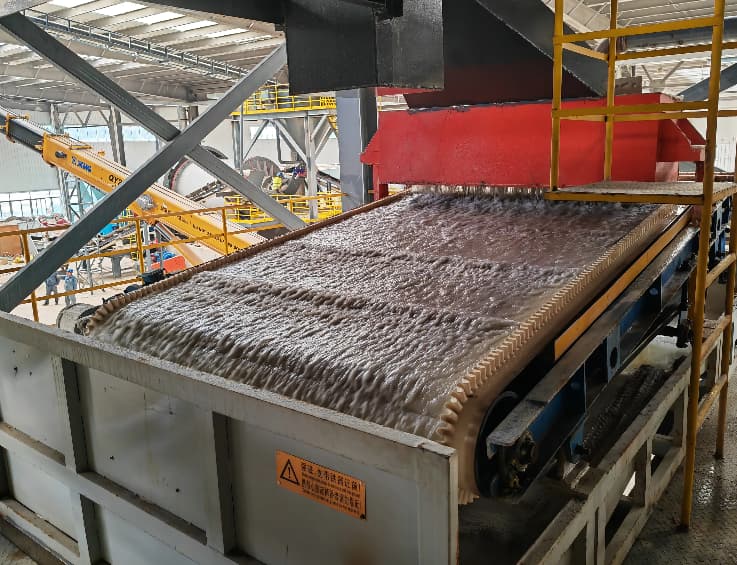 Wet magnetic separation equipment processing SGA alluvial river garnet