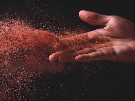 Natural garnet abrasive for blasting