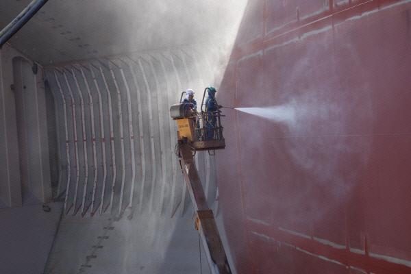Ship hull blasting with garnet abrasive