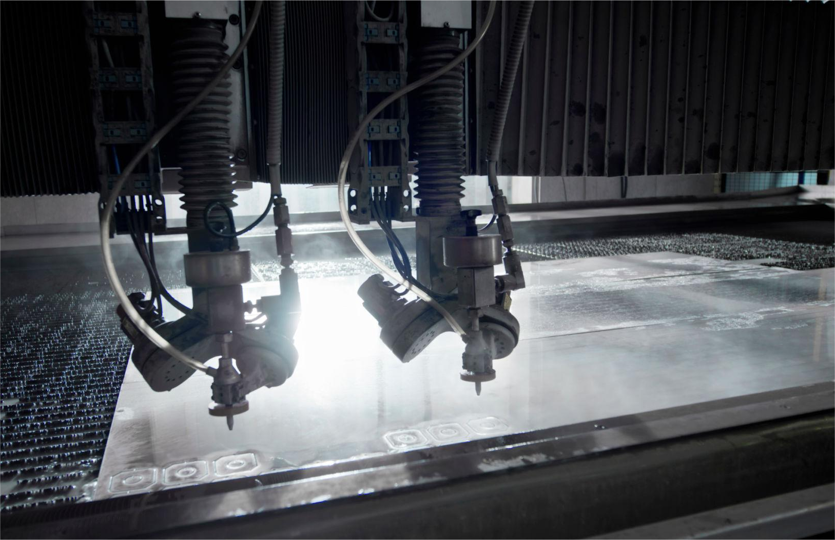 Waterjet cutting stainless steel with garnet abrasive
