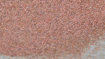 What is the effect of chlorine content in garnet？