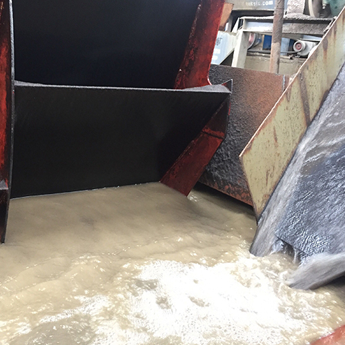 SGA alluvial river garnet passing through the wet washing process