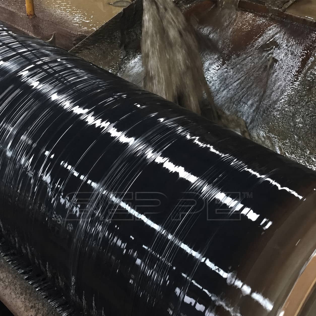 Wet washing equipment removing fine material from SGA alluvial river garnet
